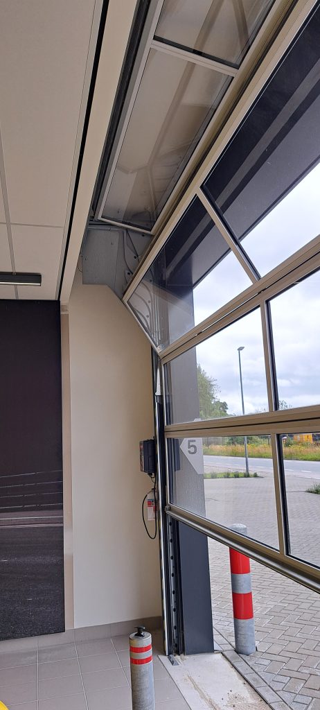 Ruimtebesparende deur bij Porsche Twente - Rolflex