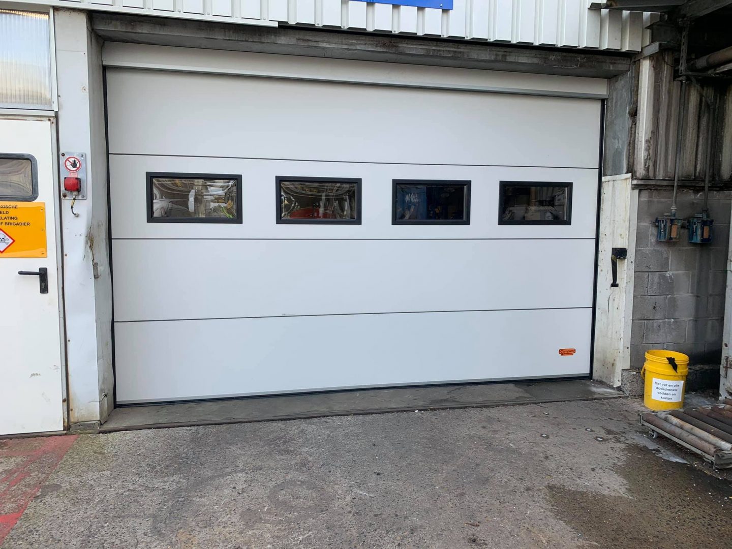 Compact folding door at Shell