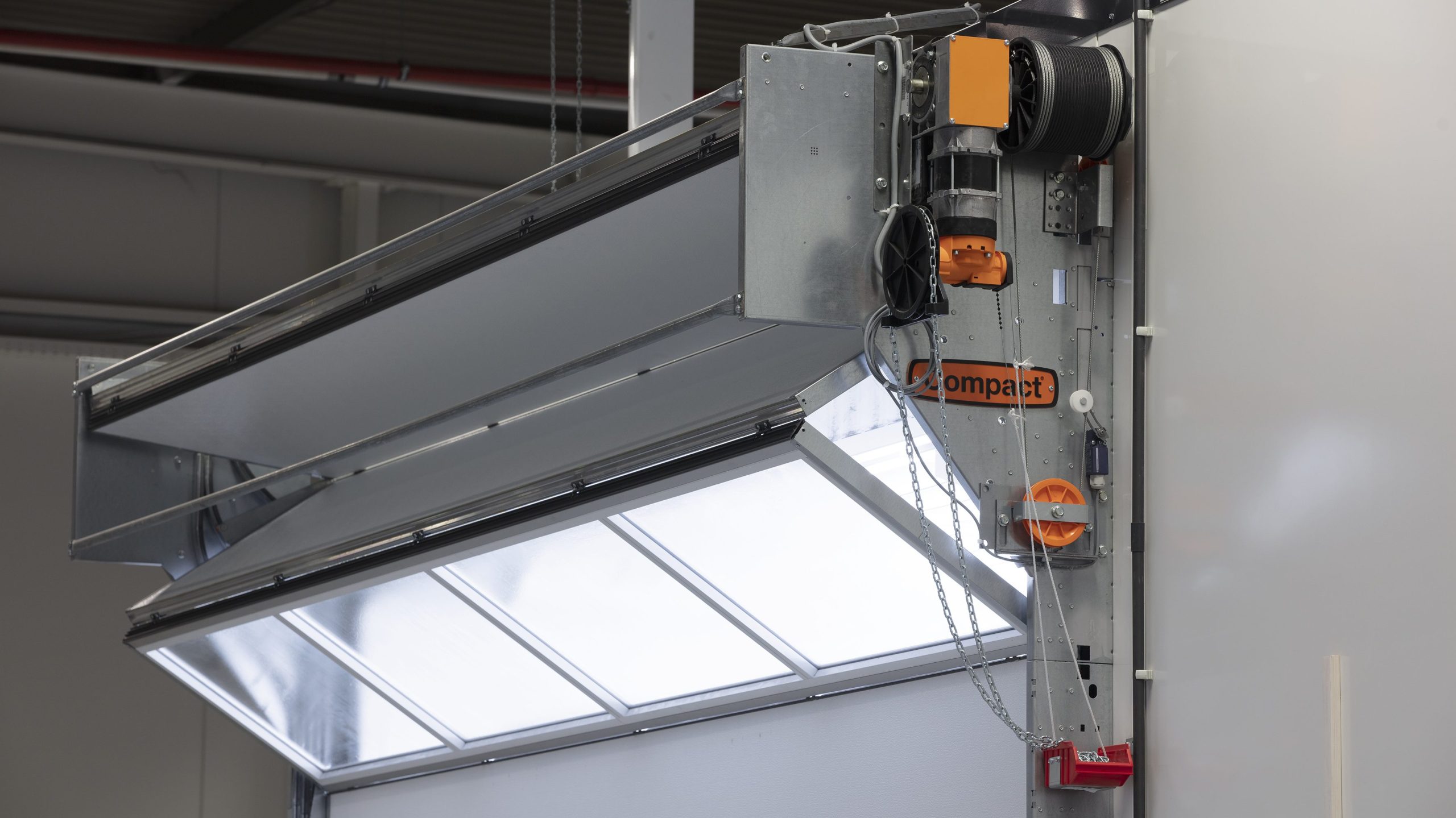 Compact door in spray booth