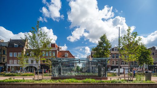 Compact sectional door - Parking garage elevator - Rolflex