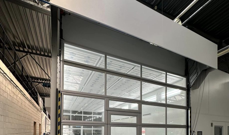 Compact doors in spray booths