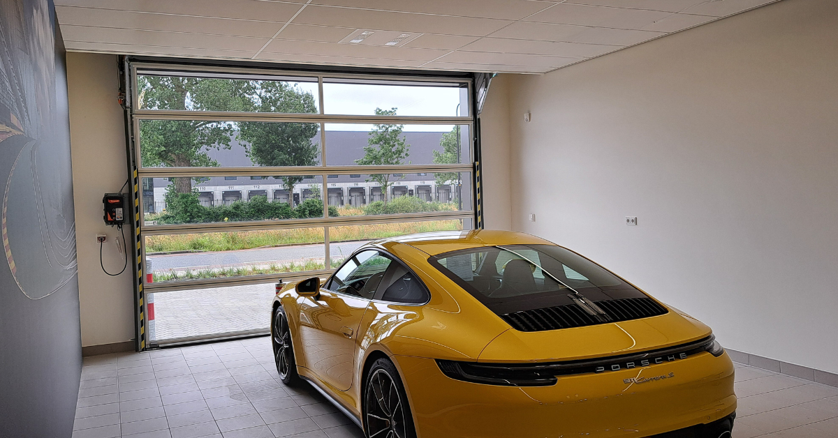 Compact showroom doors at Porsche